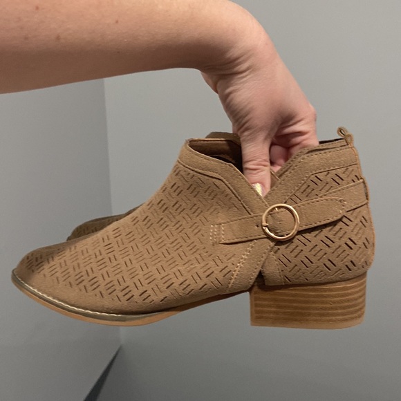 Tan booties pointed toes thick sticking and breathable weaving 10w C est. 1946 - Picture 8 of 14